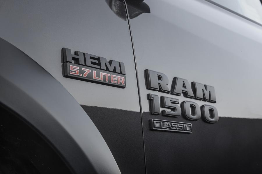 Логотип Ram 1500 Classic Warlock Crew Cab (DS) 2019 года  (фото 4 из 12)